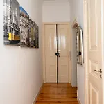 Large 2-bedroom Prime Location * Lisboa