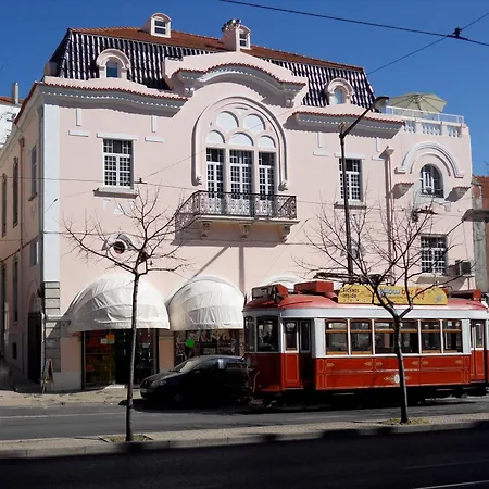 Large 2-bedroom Prime Location Lejlighed