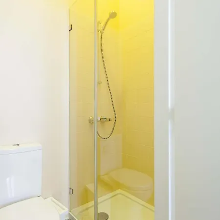 Apartament Unique 2 Bedroom Located Centeral