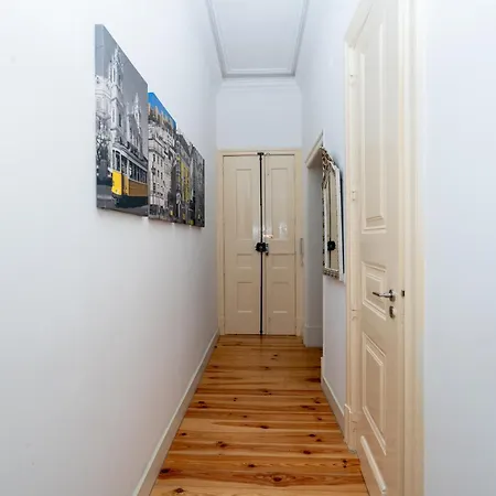 Large 2-bedroom Prime Location