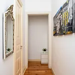 Large 2-bedroom Prime Location Apartment