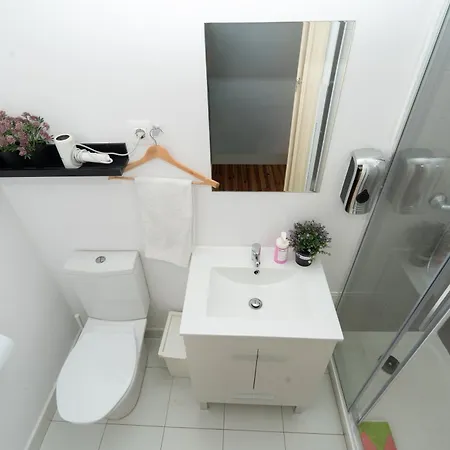 Large 2-bedroom Prime Location Apartamento *